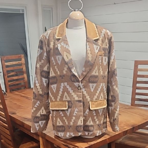 Miss Me Jackets & Blazers - Aztec Patterned Brown and Tan Women's Shacket.   "Miss Me" Nwot Sz Xl